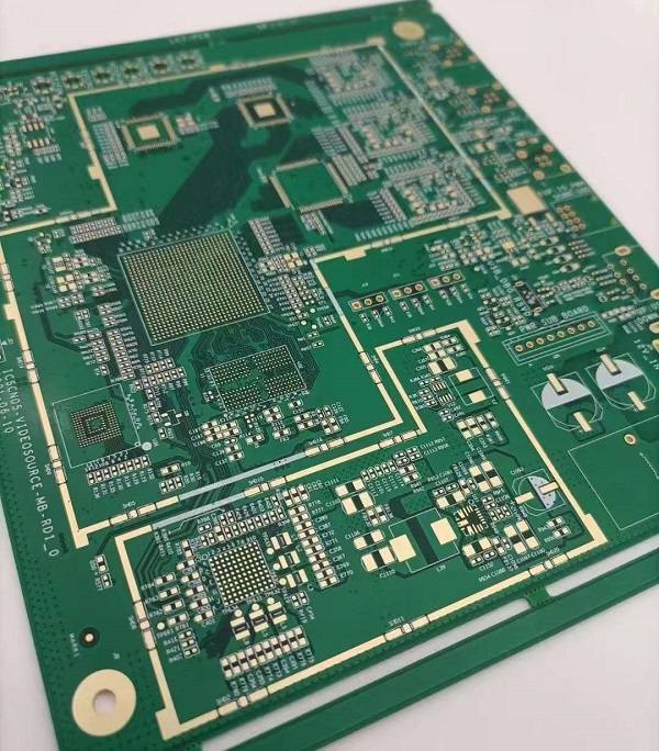 Rogers PCB 与 FR4 PCB区别